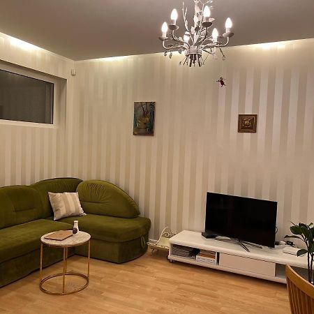 Provence Style Apartment In Old Town ไคลเพดา ภายนอก รูปภาพ